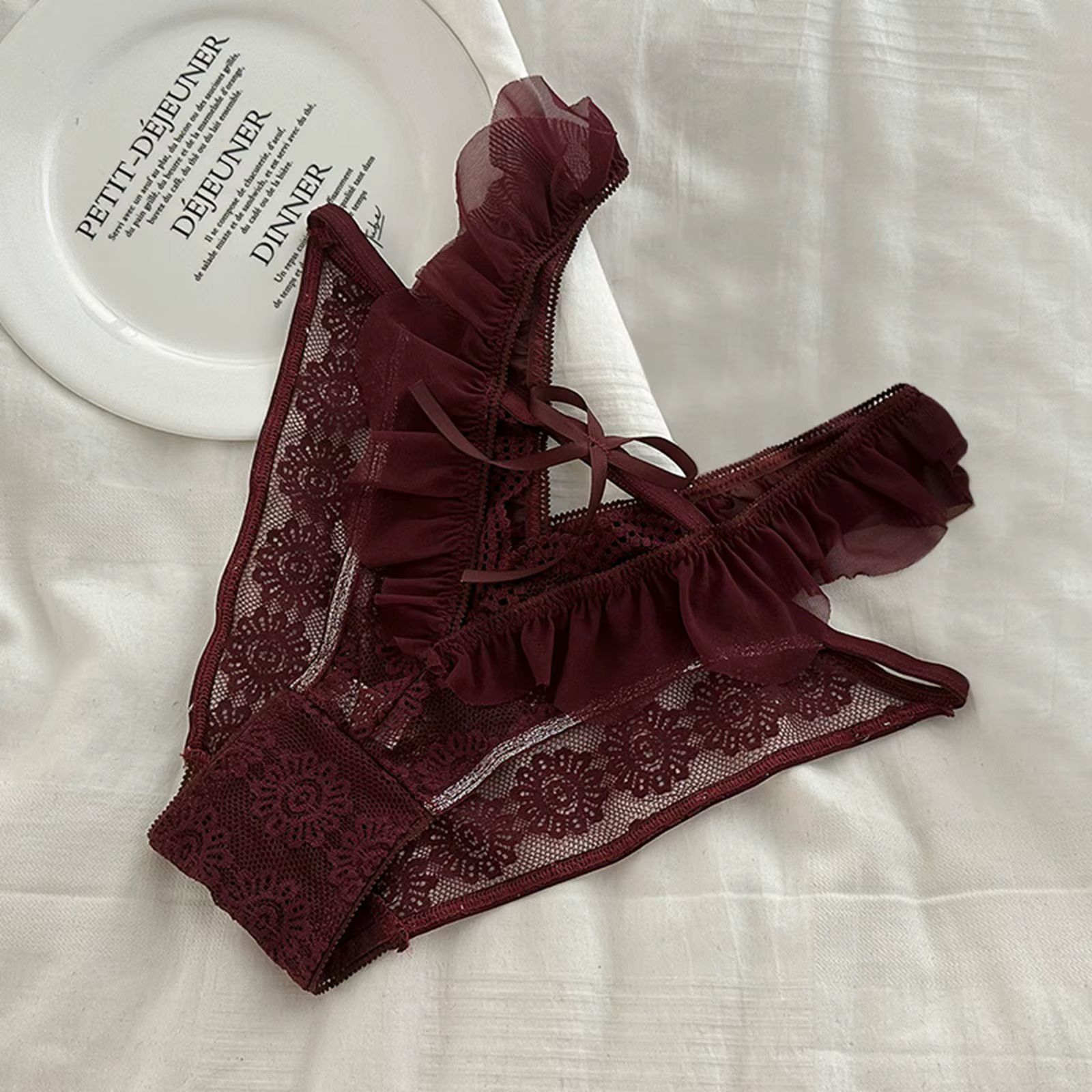 Sous-vêtements en dentelle sexy pour femmes, culotte fine, pantalon triangle, bord à volants, sans l