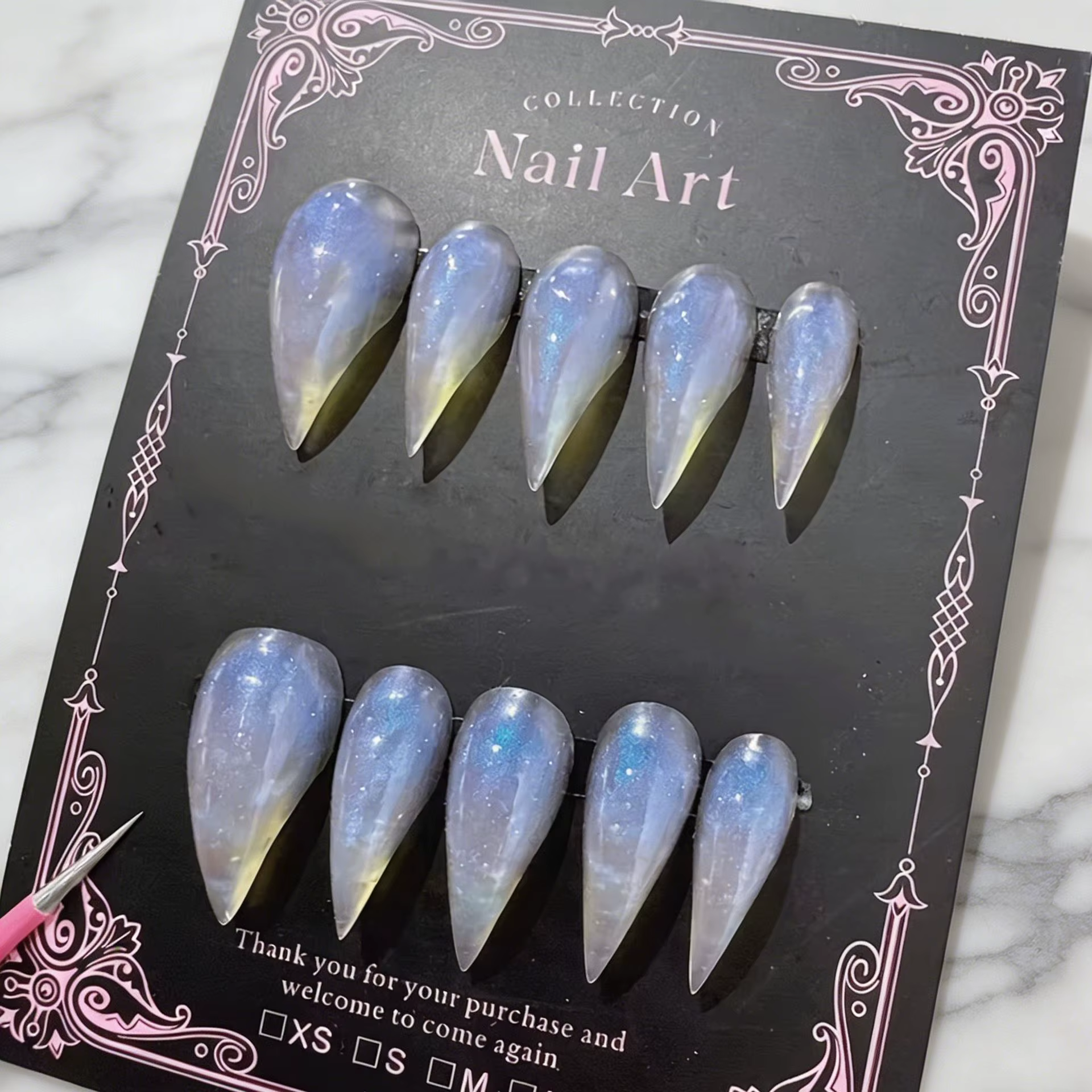 Ongles à presser extra longs Stiletto Aurora Clair Effet Clair de Lune Bleu Irisé Brillant Transpare