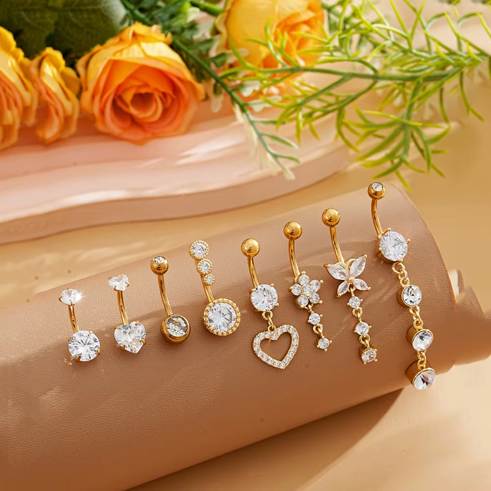 Lot de 8 Piercings de Nombril Courbés Dorés avec Pendentifs Fleur et Cœur – Bijoux de Corps pour Nom
