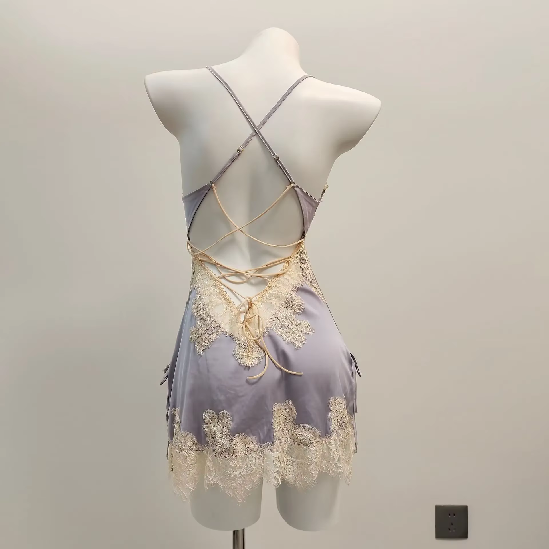 Pyjamas sexy pour femmes vêtements de nuit dentelle de soie glacée beau dos jarretelle pyjama robe d