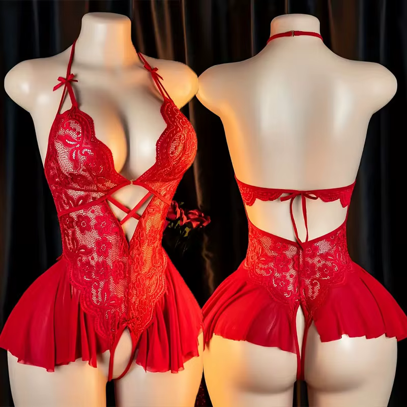 Lingerie délicate rose avec jupe ourlet boucle avant soutien-gorge et culotte ensemble sans entrejam