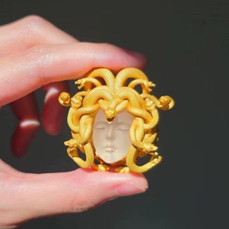 Bague ouverte artisanale vintage style méduse mythologie grecque, design minimaliste et original, po
