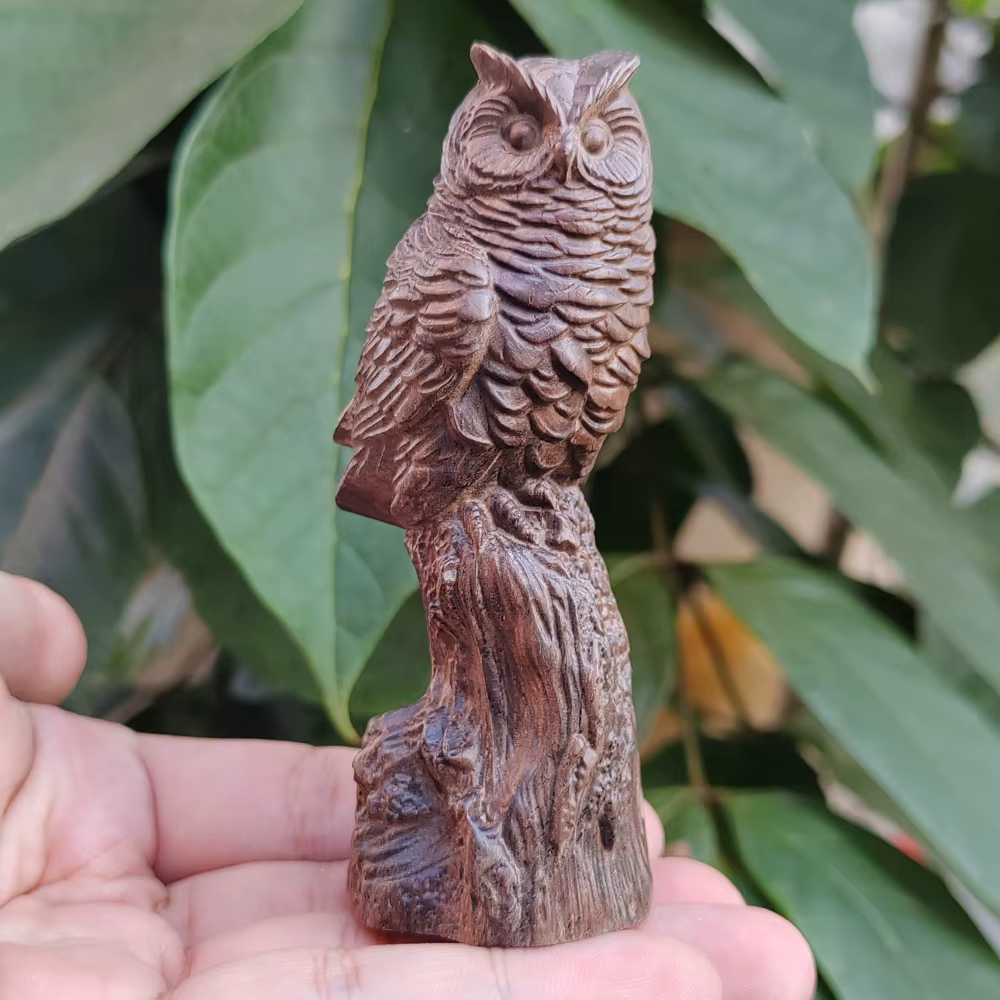Ornement hibou en bois sculpté à la main de 3,8 pouces, style réaliste, thème naturel, adapté aux dé